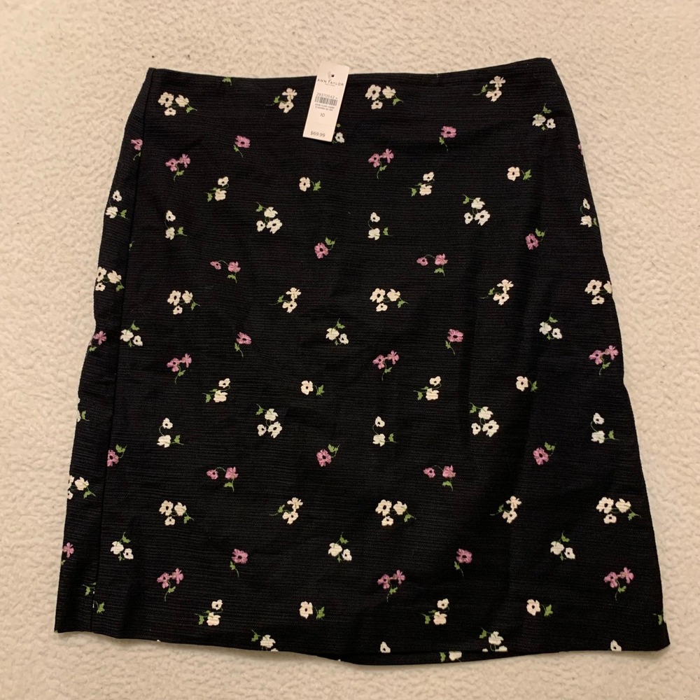 Ann Taylor Factory Floral Mini Skirt Size 10 Textured Cotton Black Zip Back NWT!